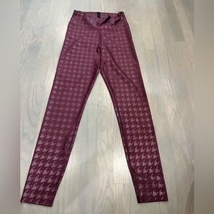 Burgundy houndstooth peloton leggings